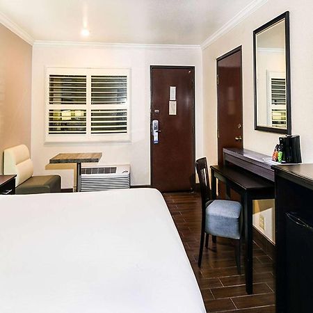 Travelodge By Wyndham Commerce Los Angeles Area Eksteriør billede