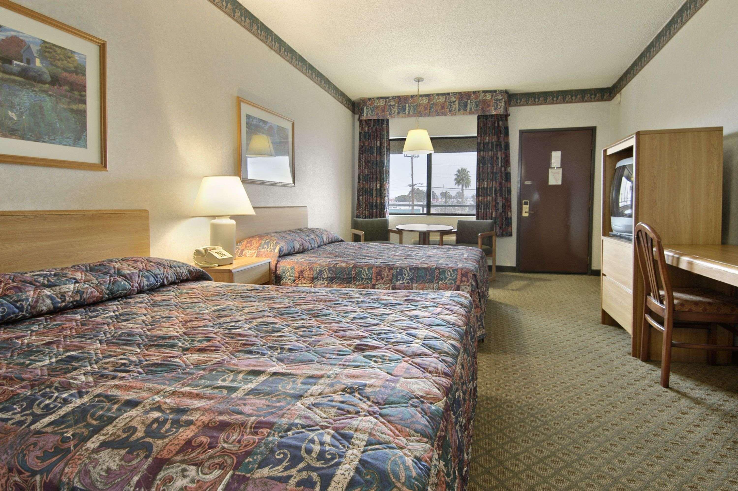 Travelodge By Wyndham Commerce Los Angeles Area Værelse billede