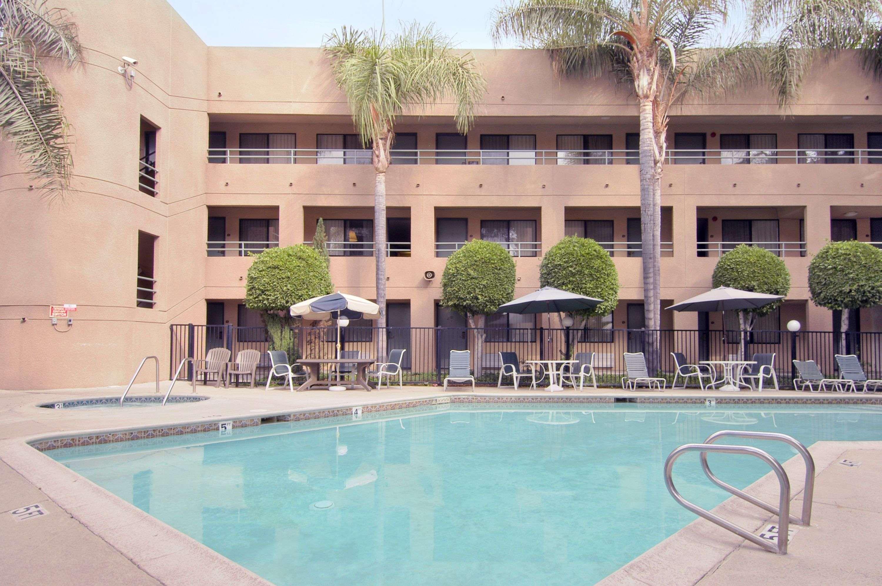 Travelodge By Wyndham Commerce Los Angeles Area Eksteriør billede