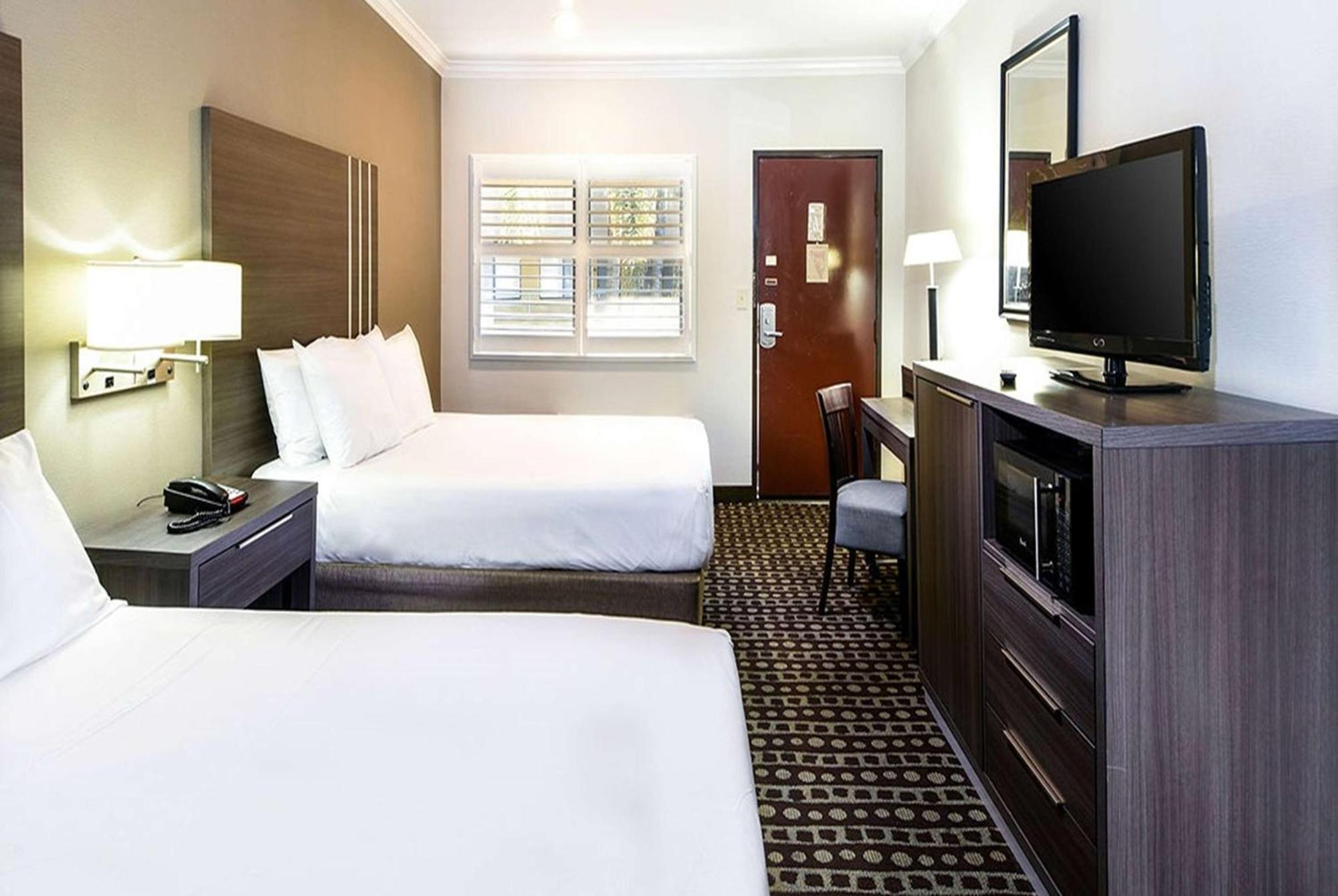 Travelodge By Wyndham Commerce Los Angeles Area Eksteriør billede