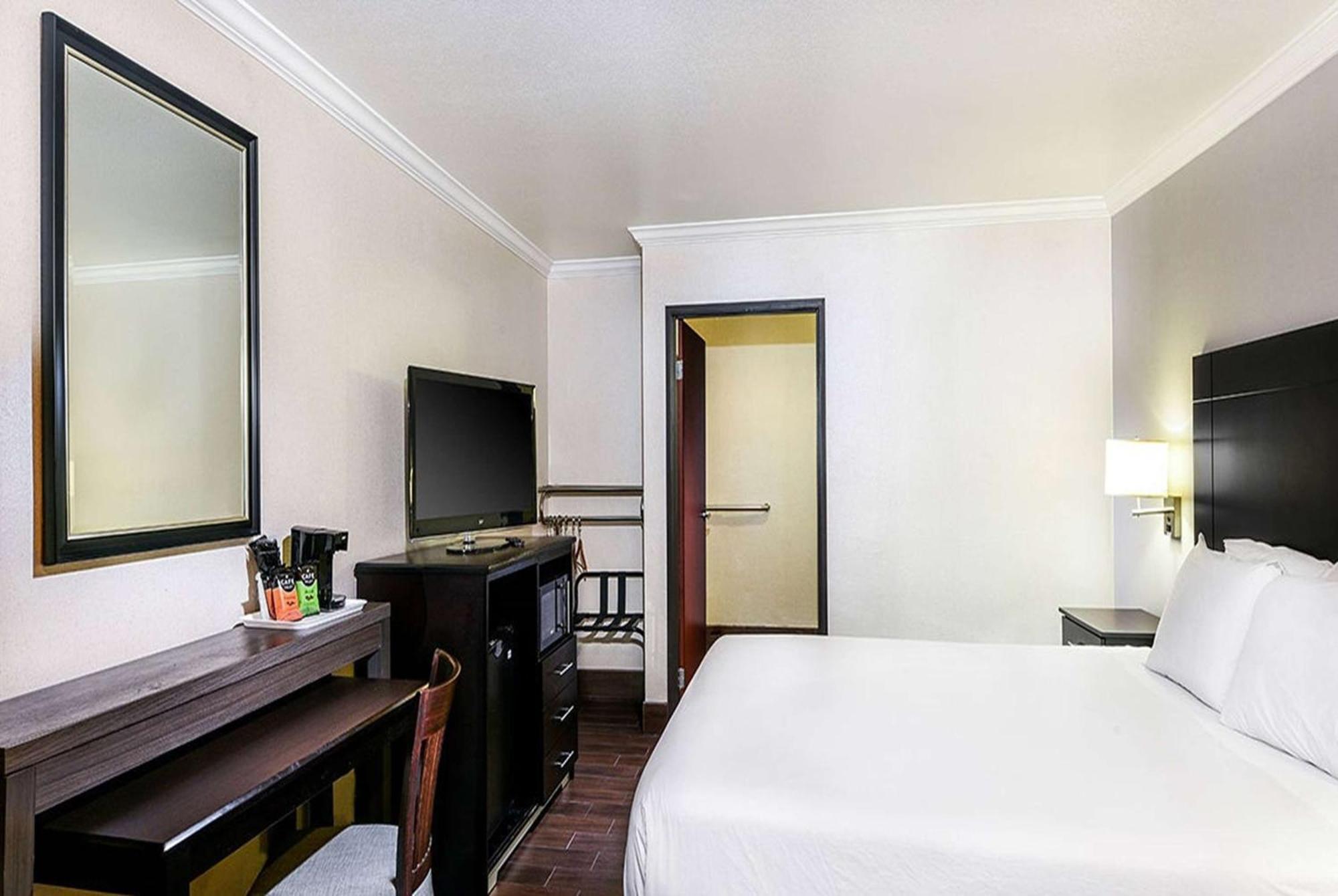 Travelodge By Wyndham Commerce Los Angeles Area Eksteriør billede