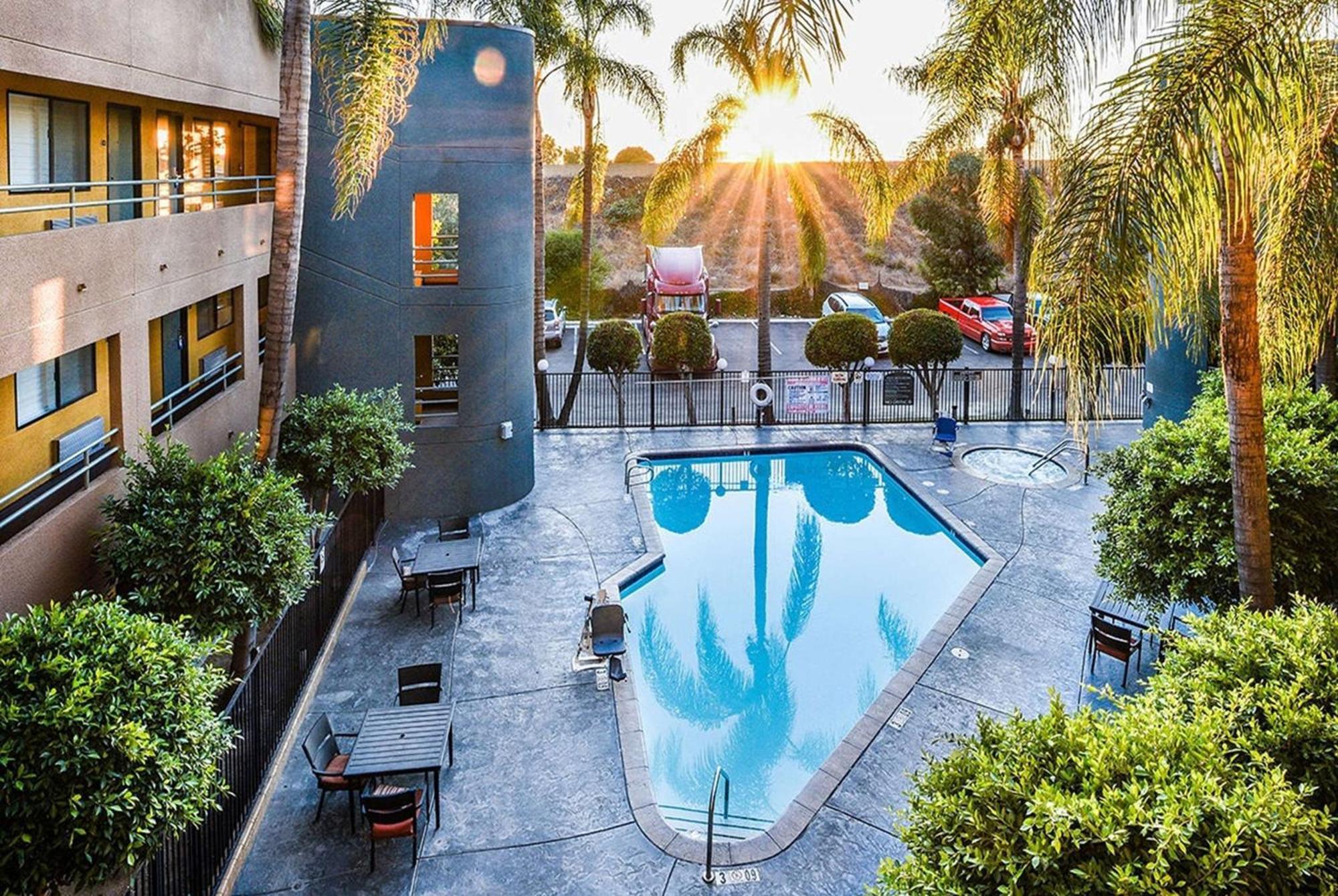 Travelodge By Wyndham Commerce Los Angeles Area Eksteriør billede